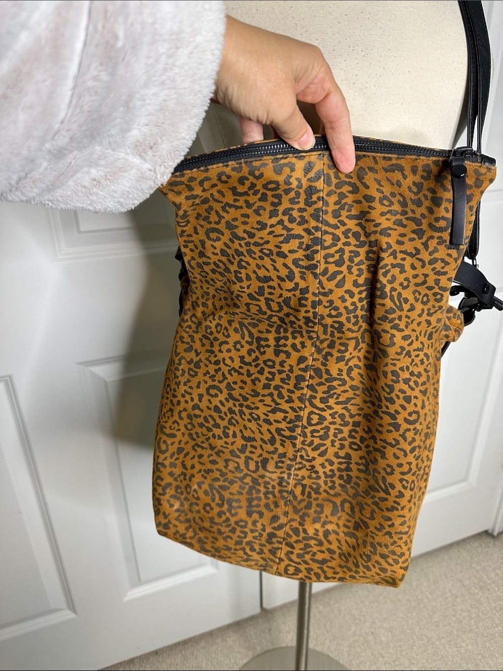 Daniella Lehavi leopard-print suede shoulder/crossbody bag - Picture 11 of 12